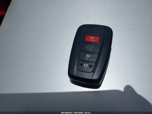 2025 TOYOTA RAV4 XLE 11