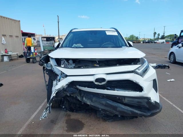 2025 TOYOTA RAV4 XLE 13