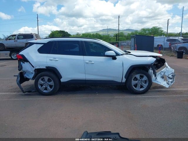 2025 TOYOTA RAV4 XLE 14