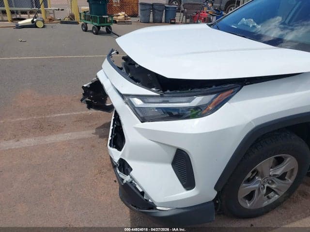 2025 TOYOTA RAV4 XLE 18