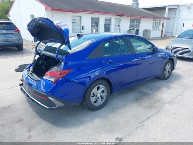2024 HYUNDAI ELANTRA SE 4