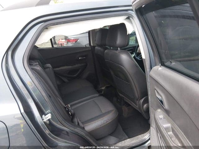2021 CHEVROLET TRAX AWD LT 8