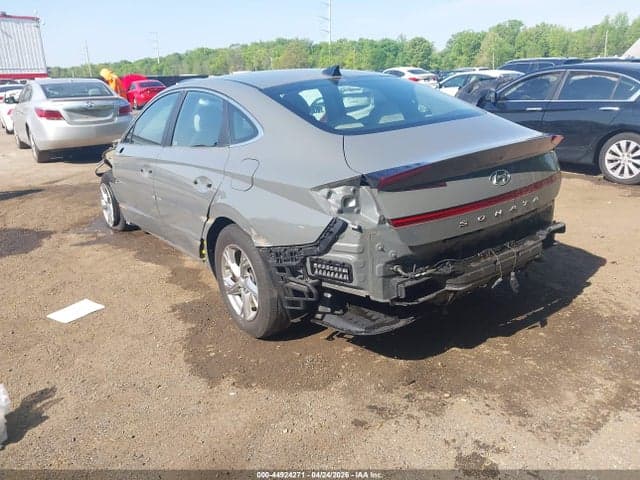 2021 HYUNDAI SONATA SE 3