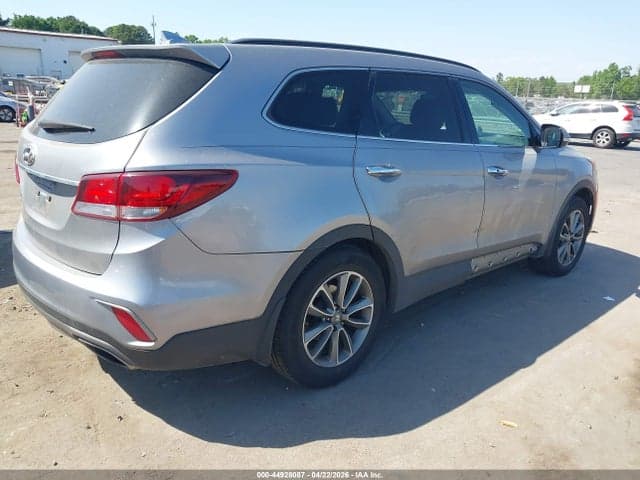 2018 HYUNDAI SANTA FE SE 4