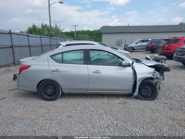 2019 NISSAN VERSA 1.6 SV 14