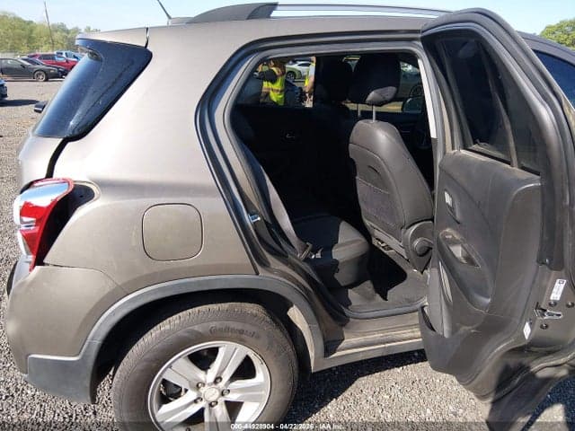 2021 CHEVROLET TRAX AWD LT 8