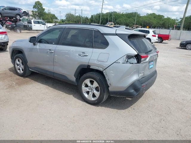 2021 TOYOTA RAV4 XLE 3
