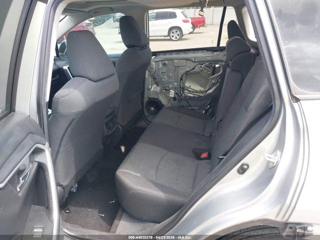 2021 TOYOTA RAV4 XLE 8