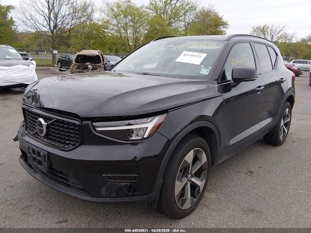 2024 VOLVO XC40 B5 CORE DARK THEME 2
