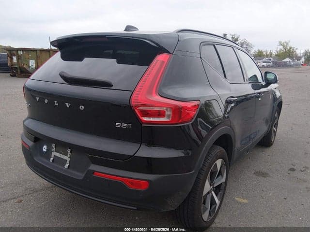 2024 VOLVO XC40 B5 CORE DARK THEME 4