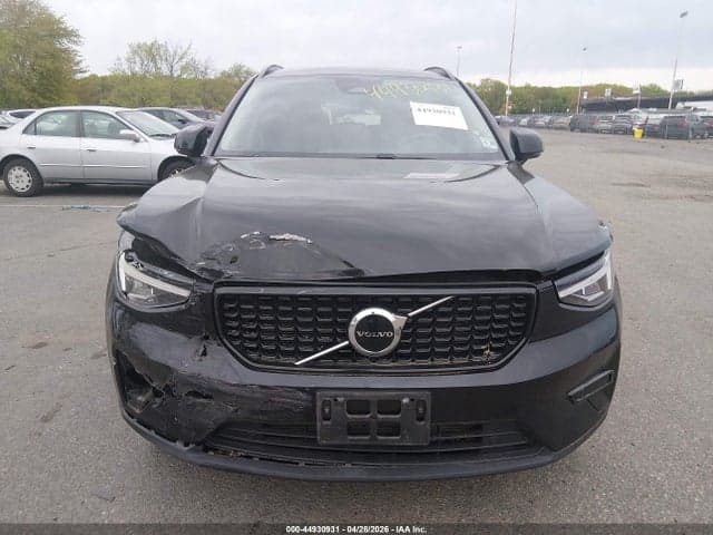 2024 VOLVO XC40 B5 CORE DARK THEME 6