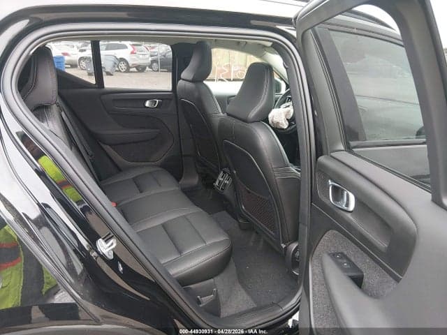 2024 VOLVO XC40 B5 CORE DARK THEME 8