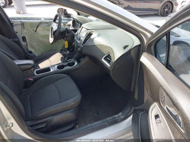 2017 CHEVROLET CRUZE LT AUTO 5