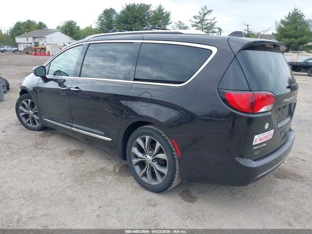 2017 CHRYSLER PACIFICA LIMITED 3