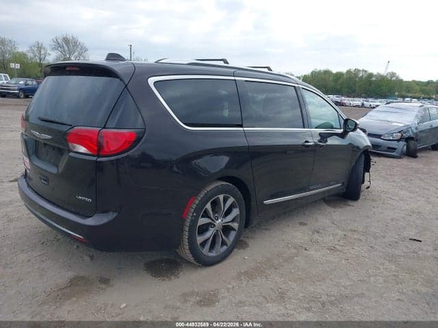 2017 CHRYSLER PACIFICA LIMITED 4