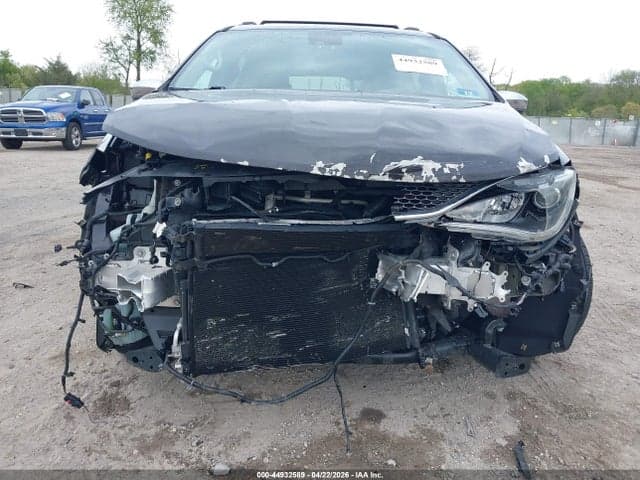 2017 CHRYSLER PACIFICA LIMITED 6