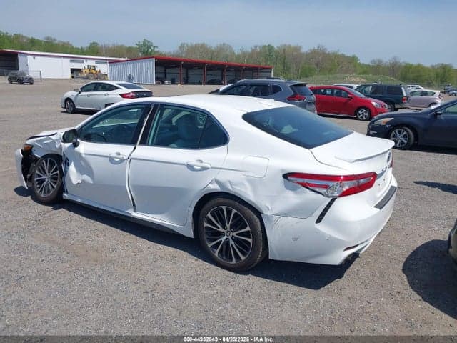 2020 TOYOTA CAMRY SE HYBRID 3