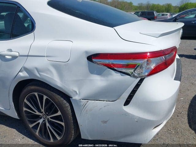2020 TOYOTA CAMRY SE HYBRID 6