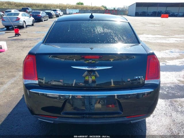 2019 CHRYSLER 300 LIMITED 16