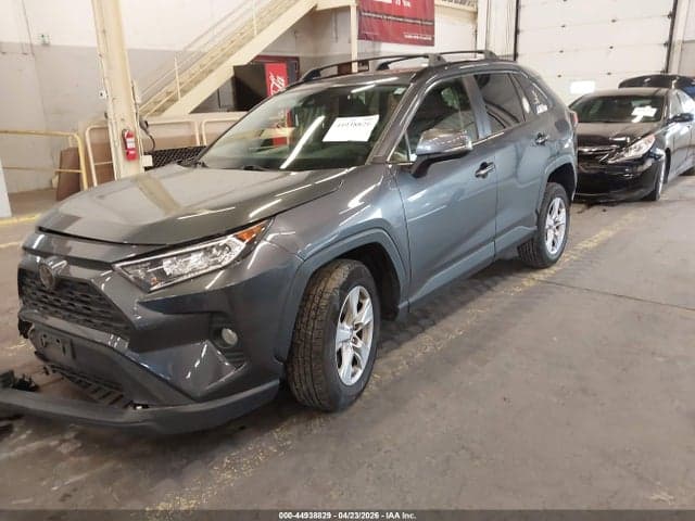2019 TOYOTA RAV4 XLE 2