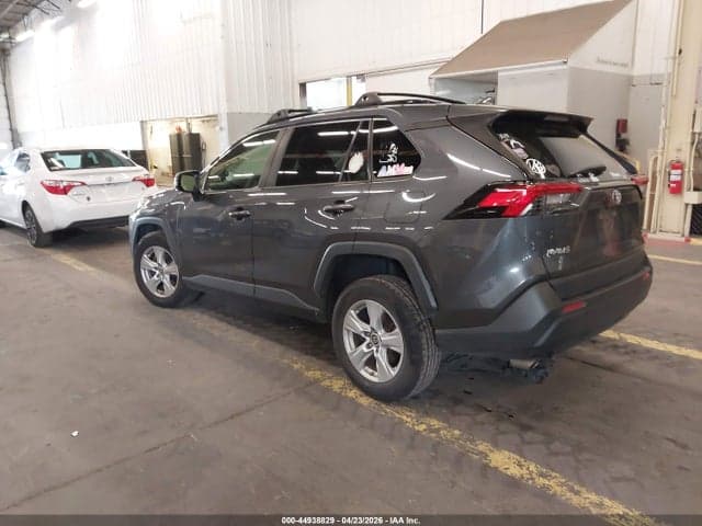 2019 TOYOTA RAV4 XLE 3