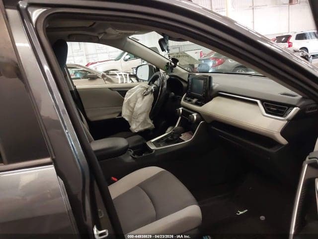 2019 TOYOTA RAV4 XLE 5