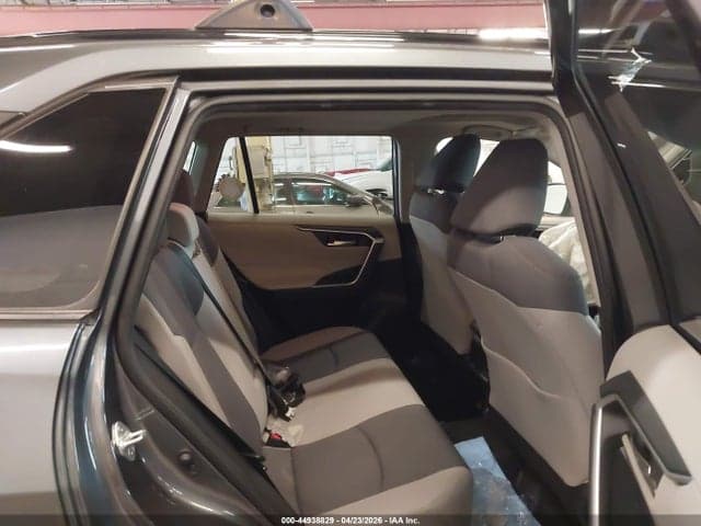 2019 TOYOTA RAV4 XLE 8