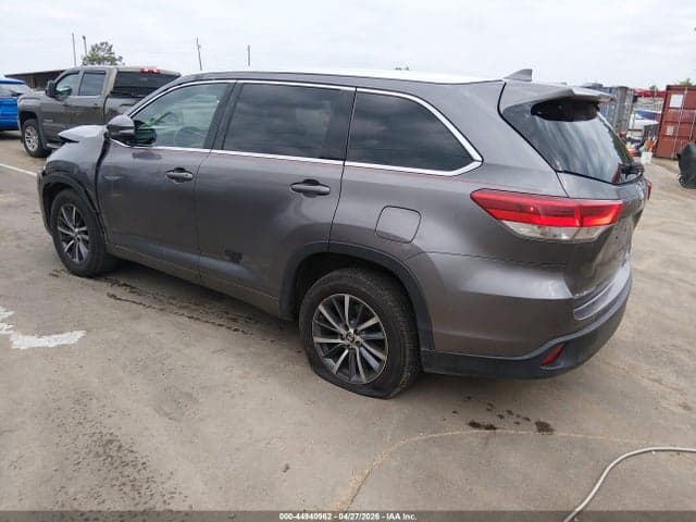 2017 TOYOTA HIGHLANDER XLE 3