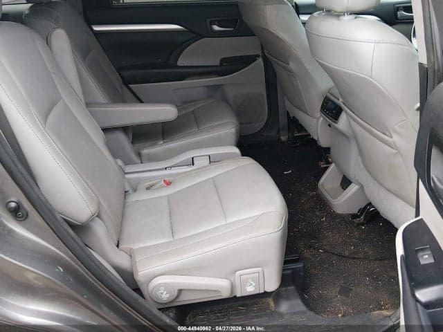 2017 TOYOTA HIGHLANDER XLE 8