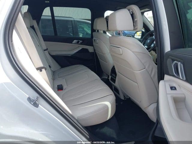 2025 BMW X5 XDRIVE40I 8