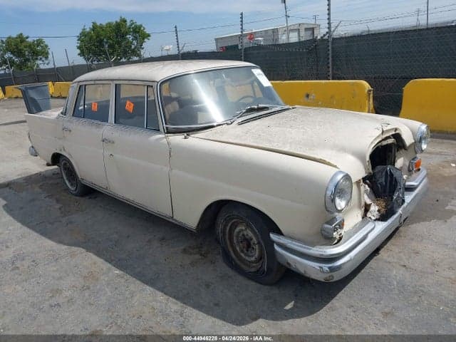1966 MERCEDES-BENZ 200