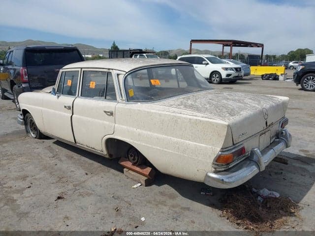 1966 MERCEDES-BENZ 200 3