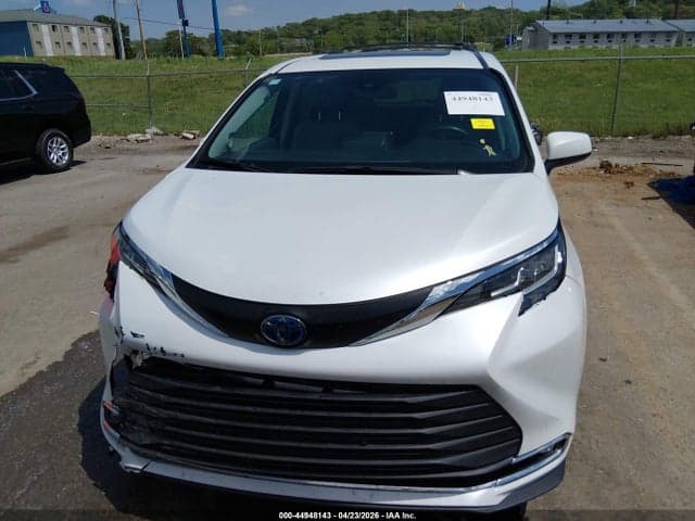 2022 TOYOTA SIENNA XLE 12
