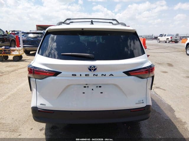 2022 TOYOTA SIENNA XLE 16