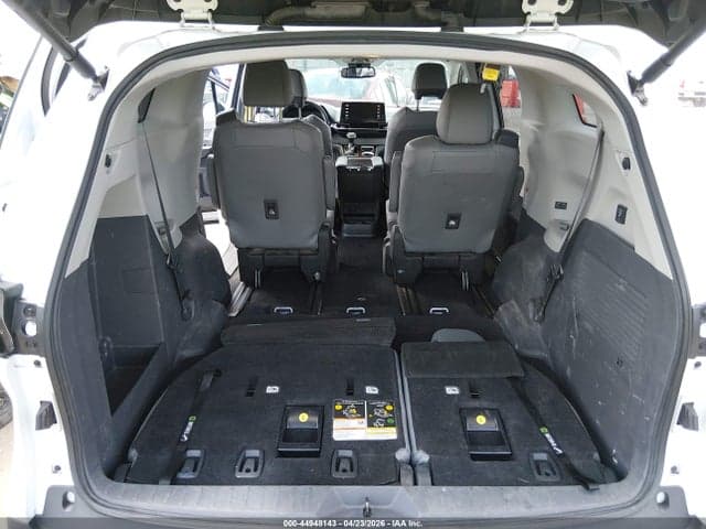 2022 TOYOTA SIENNA XLE 17