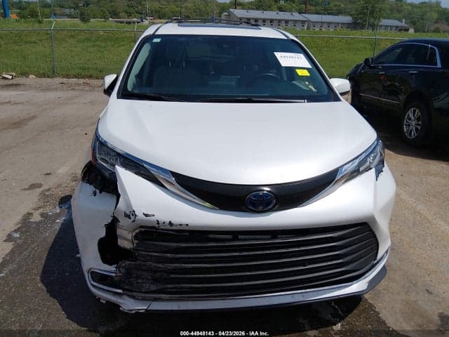 2022 TOYOTA SIENNA XLE 6
