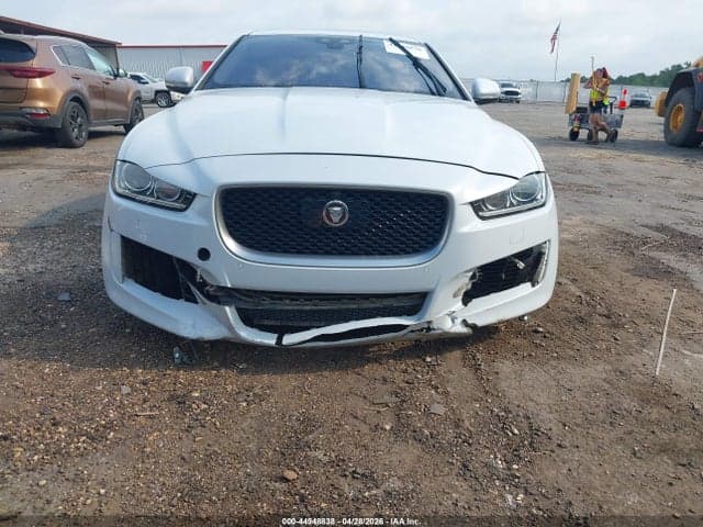 2017 JAGUAR XE 6