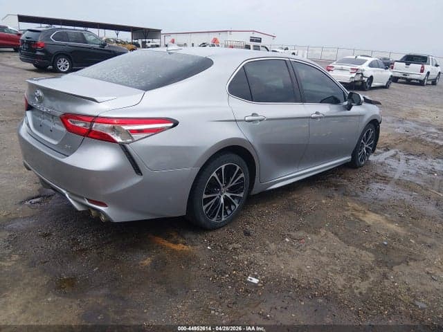 2020 TOYOTA CAMRY SE 4