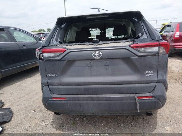 2021 TOYOTA RAV4 XLE 17