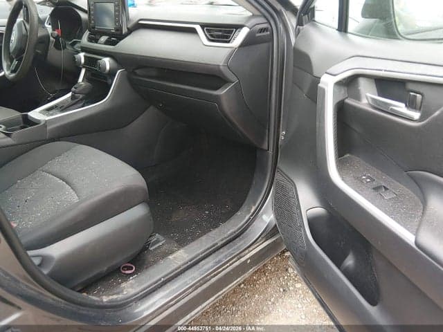 2021 TOYOTA RAV4 XLE 5