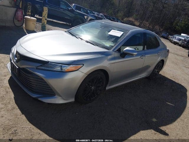 2020 TOYOTA CAMRY XLE 2