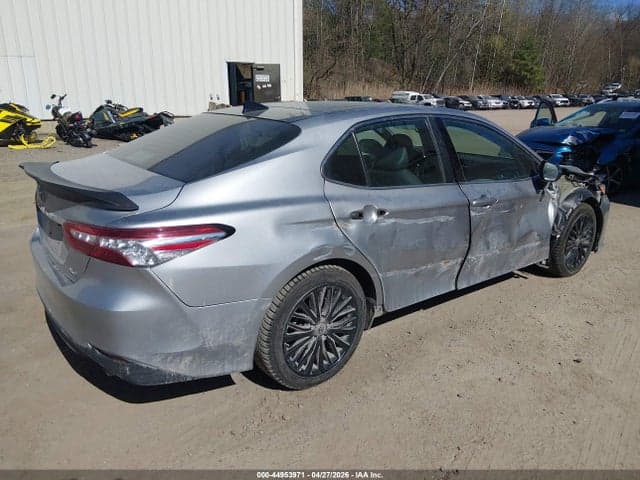 2020 TOYOTA CAMRY XLE 4
