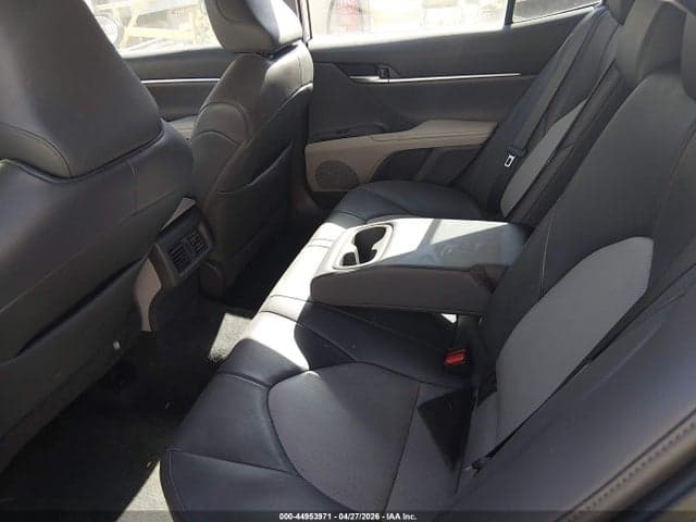 2020 TOYOTA CAMRY XLE 8