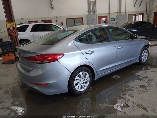 2017 HYUNDAI ELANTRA SE 4