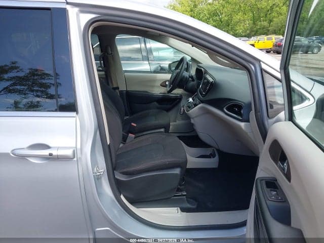 2022 CHRYSLER VOYAGER LX 5