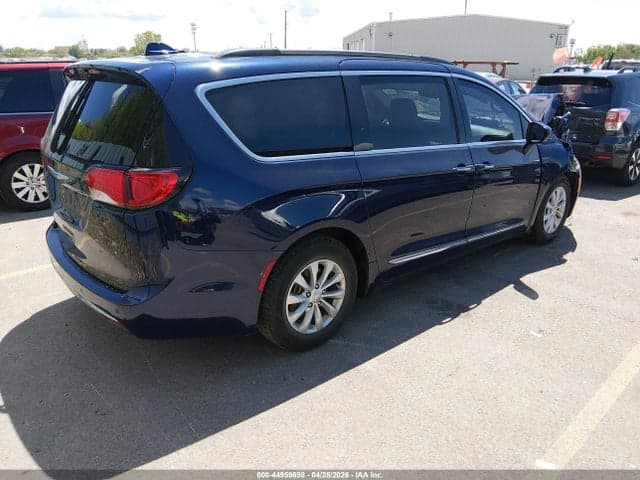 2017 CHRYSLER PACIFICA TOURING-L 4
