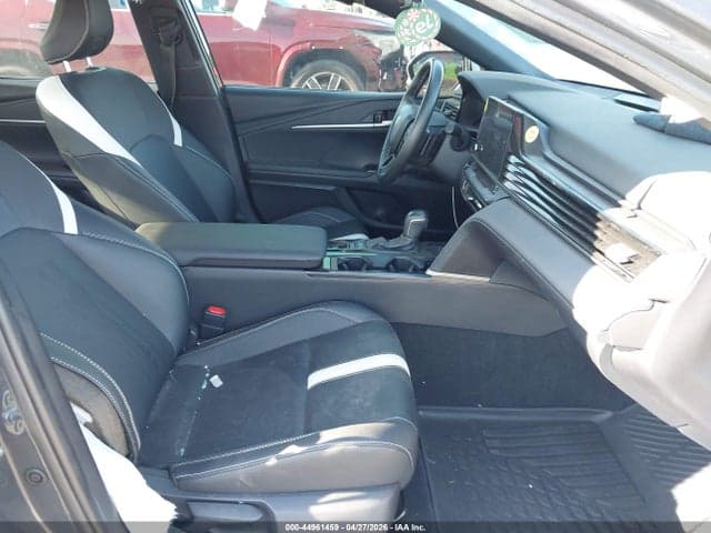 2025 TOYOTA CAMRY SE 5