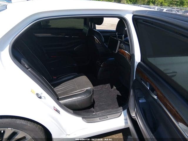2018 GENESIS G90 5.0 8