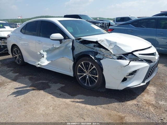 2020 TOYOTA CAMRY SE 1