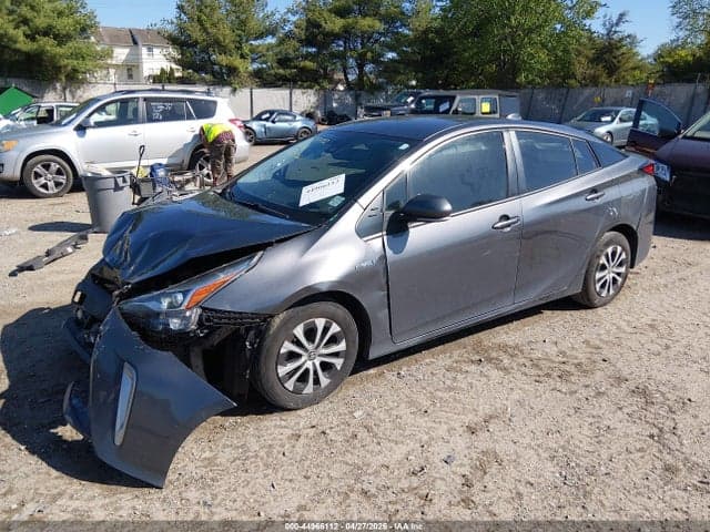 2022 TOYOTA PRIUS XLE AWD-E 2